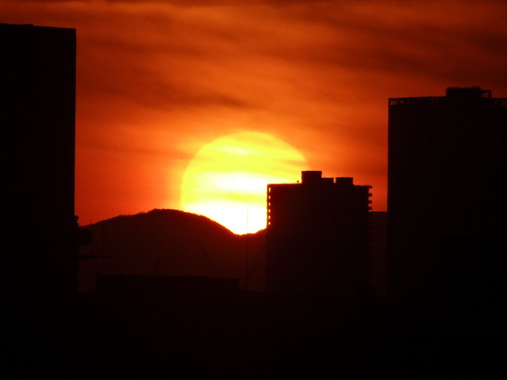 丹沢山の右に落ちる夕日
