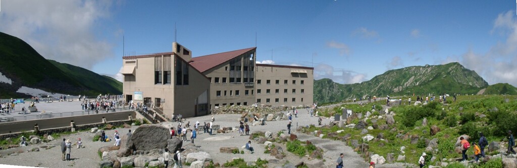 立山室堂平のパノラマ１