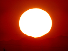 '21.12.20.丹沢山系の塔ノ岳山頂右の大きな夕日