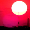 '22.05.18.18:32.左.南小太郎山右.丸山の上空の夕日