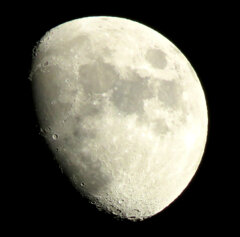 '22.12.03,16:54.8枚を重ね画像処理した月面