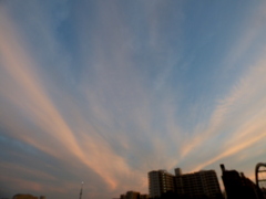 二股巨大放射雲