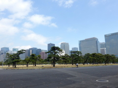 皇居の桜田門前の広場からの風景