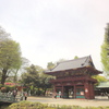 根津神社の神橋と楼門本殿