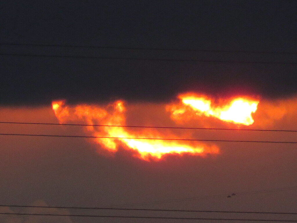 黒雲から