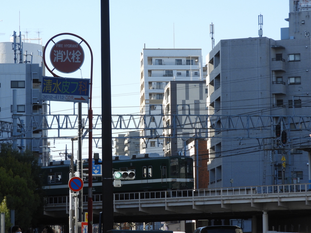 東向島曳舟川通りの上のガードの東武伊勢崎線