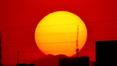 笹山と奥の蝙蝠岳の夕日