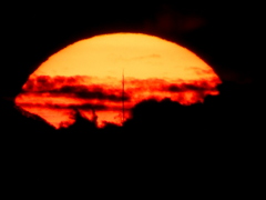 '22.11.11.16:30.富士山の大室山裾雲の大きな夕日