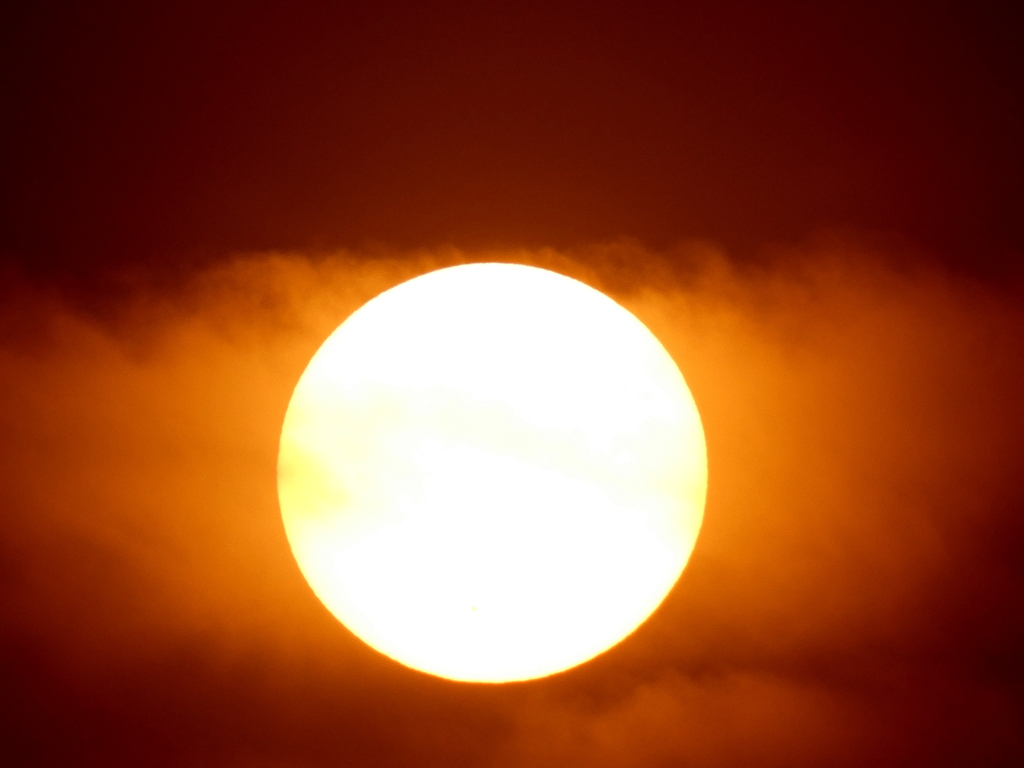 雲被る隅田川の夕日
