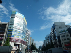 都心中央道り、万世橋、秋葉原の雲