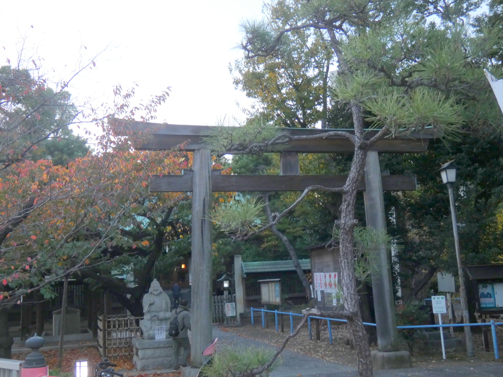 品川橋の目黒川沿いの荏原神社