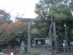 品川橋の目黒川沿いの荏原神社