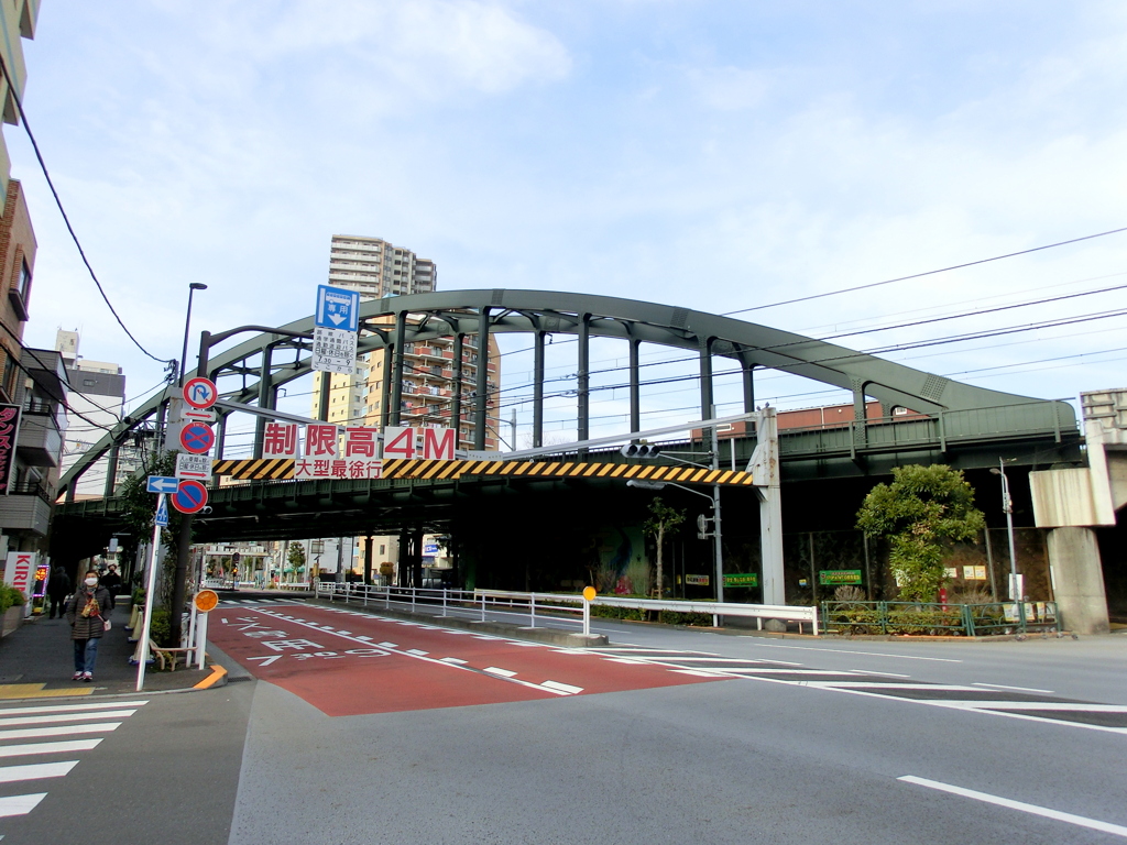 明治通り三ノ輪の常磐線陸橋
