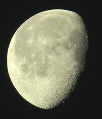 '22.11.13.22:18.の15枚を画像処理をした18.7の月