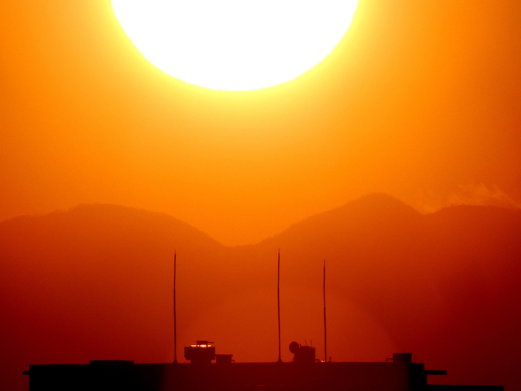 ’22新春の荒川土手から丹沢山系の大きな夕日