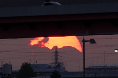 東西御荷鉾山の夕日