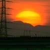隅田川から鉄塔の右の有間山と蕨山の夕日
