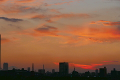 東京荒川の富士のある夕空