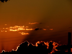 夕方の黒い放射影