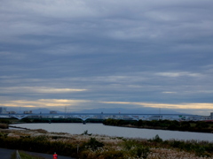 荒川上流の空と大岳山