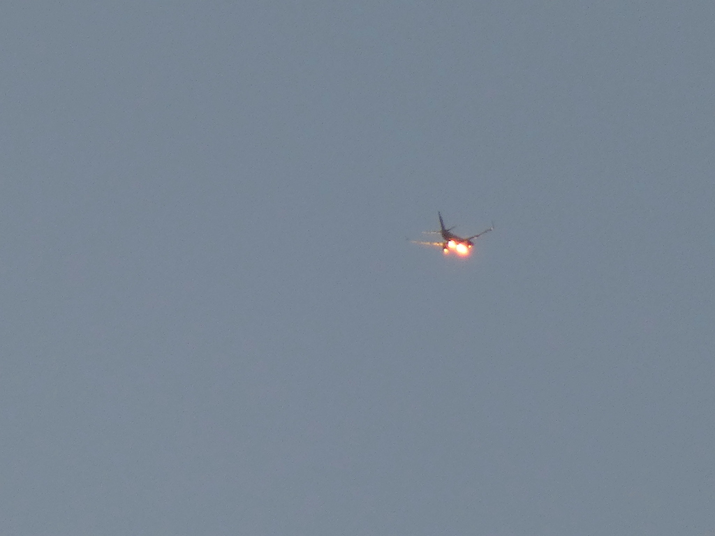 航空機の夕日反射