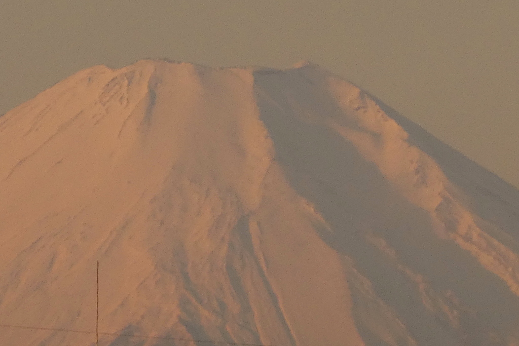 都内から、朝焼けの富士山
