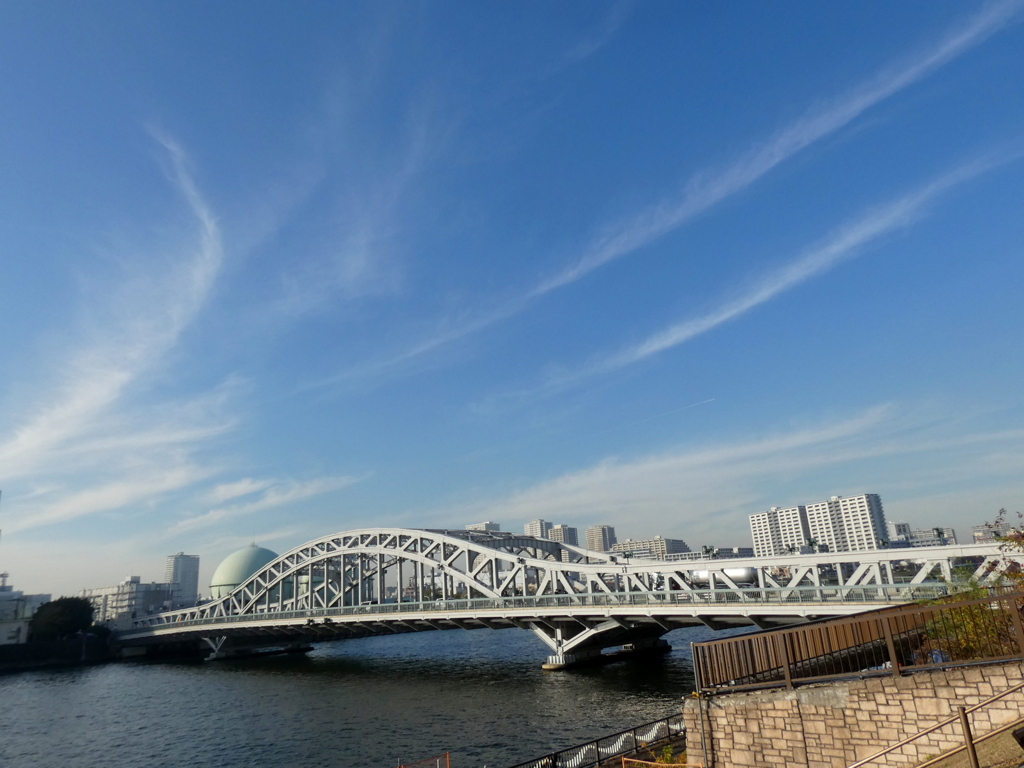 隅田川の白鬚橋と空