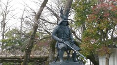 岡崎城の家康出陣の像