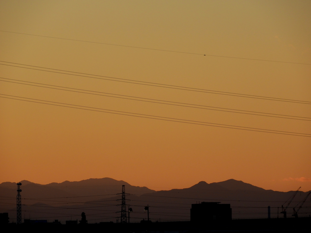 ’23新年の秩父山系の静かな山の夕景
