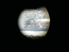 潜望鏡から見たタンカーの一部