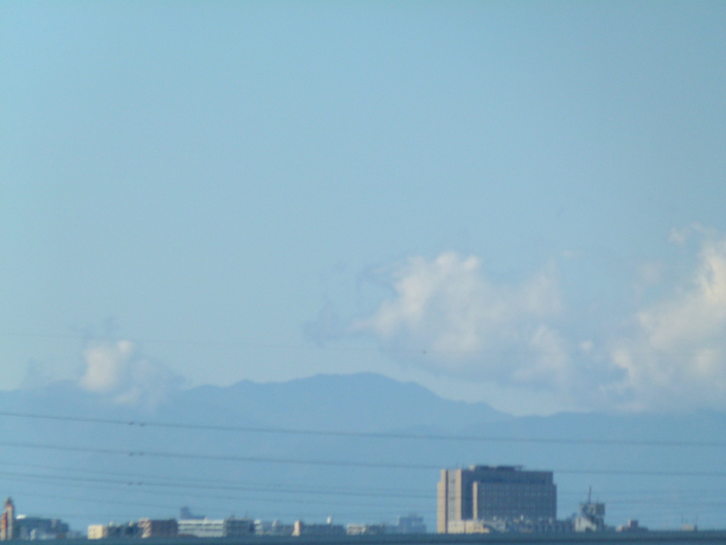 遠くの山々の雲２