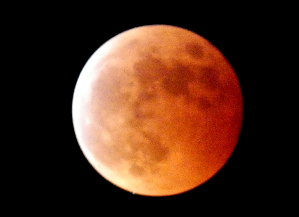 天王星の皆既月食中の月に潜入の瞬間