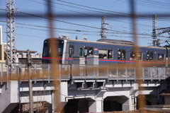 愛染川通りの高架の京成線町屋へ