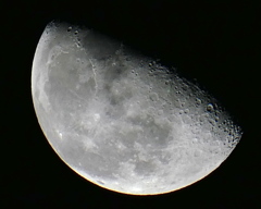 深夜の4K月