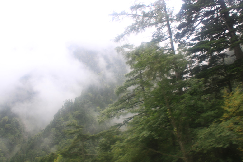 千畳敷カールの途中の山の層雲