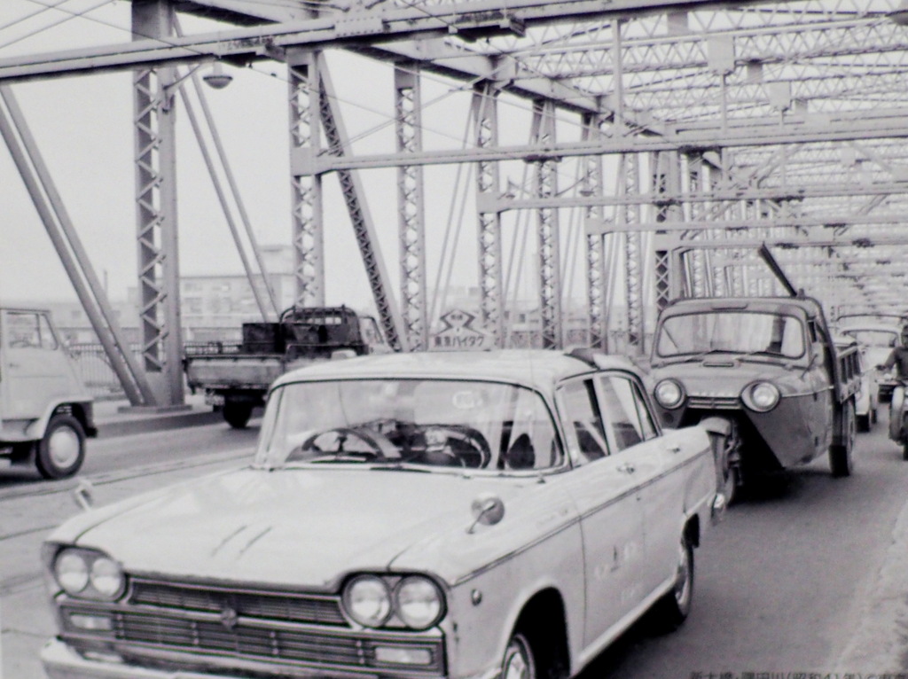 カレンダーをコピー昭和の隅田川の両国橋の下流の新大橋