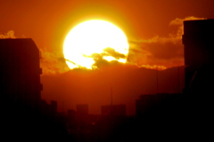 塔ノ岳右に移動した夕日