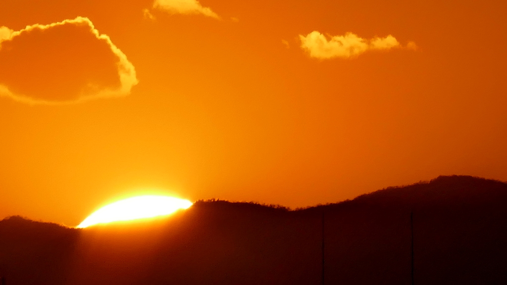 大晦日丹沢山左に落ちる夕日