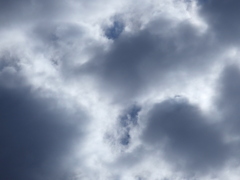 二年前の隅田川沿いの雲