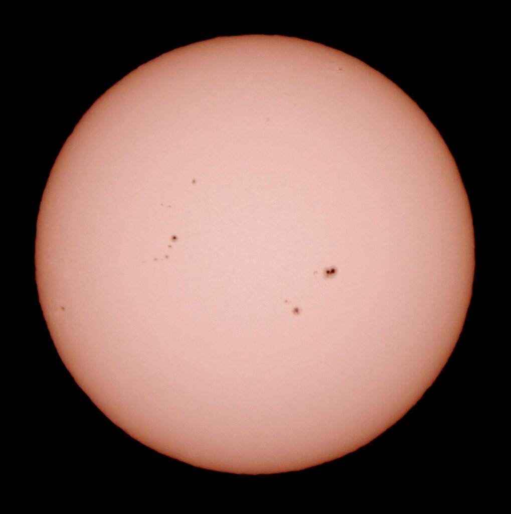 '22.12,07.09:59.の5枚を重ね画像処理した太陽面