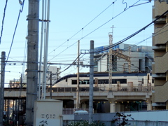 都電荒川線上の京成スカイライナー