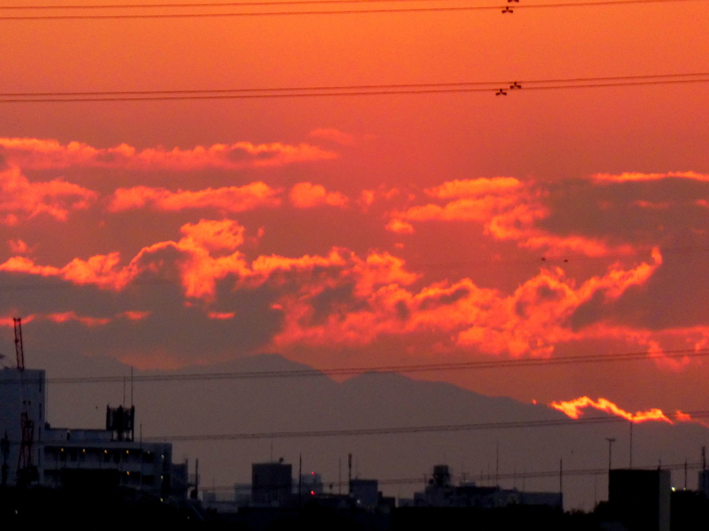 落日後の御正体山と雲