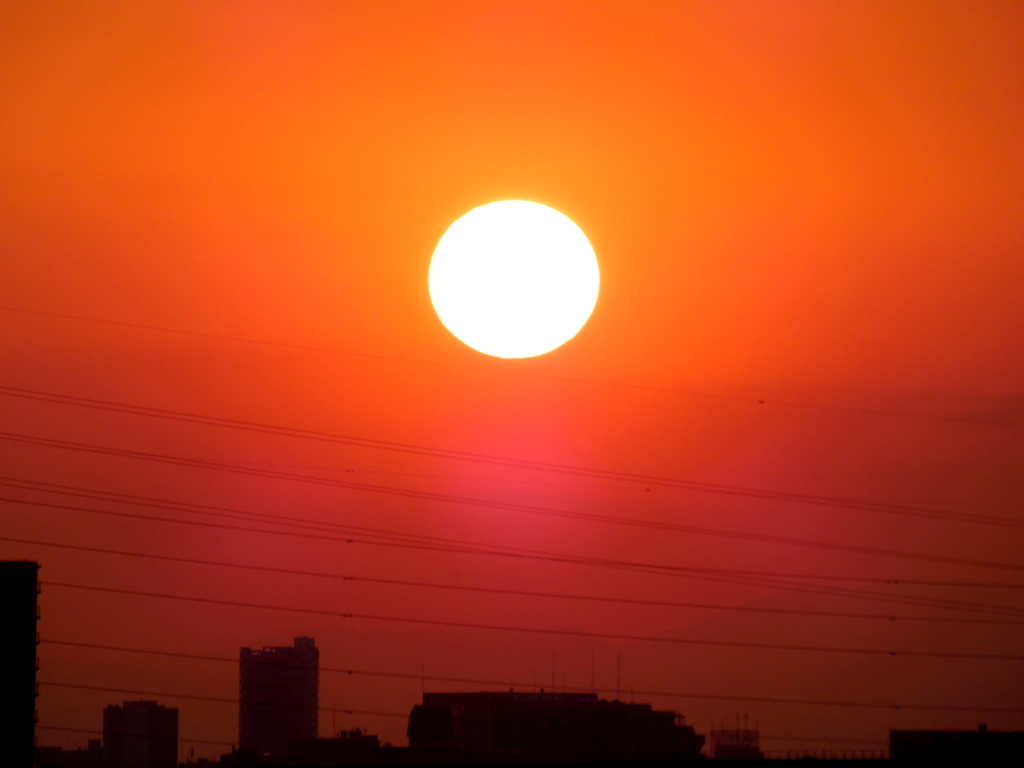 ’22.3.10の雲のない夕日