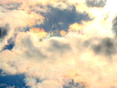 師走の大きな積雲彩雲