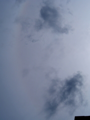 屋根上の雲とアーク