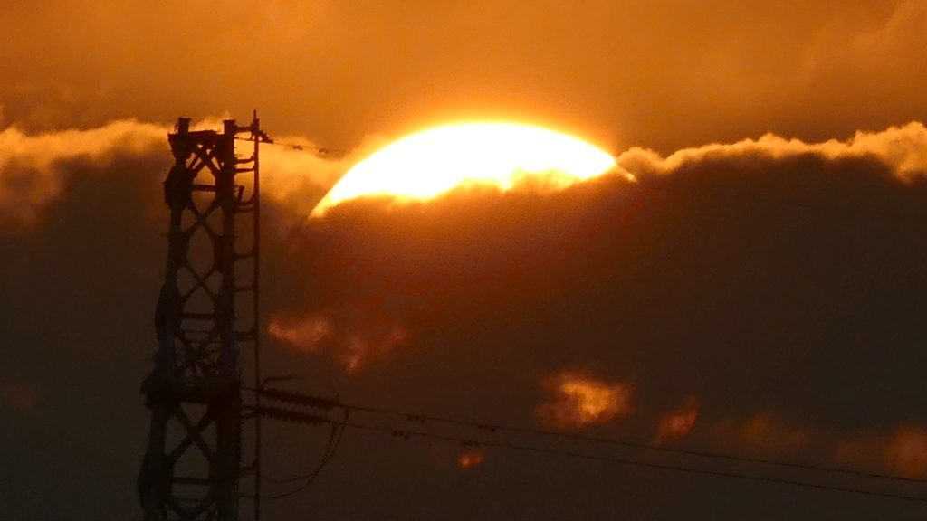 鉄塔と雲と