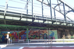 三ノ輪常磐線の高架下のアート