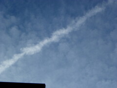 屋根上のジェットの痕跡