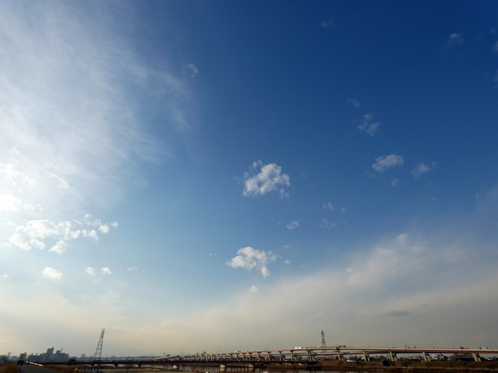 荒川土手の北西の空