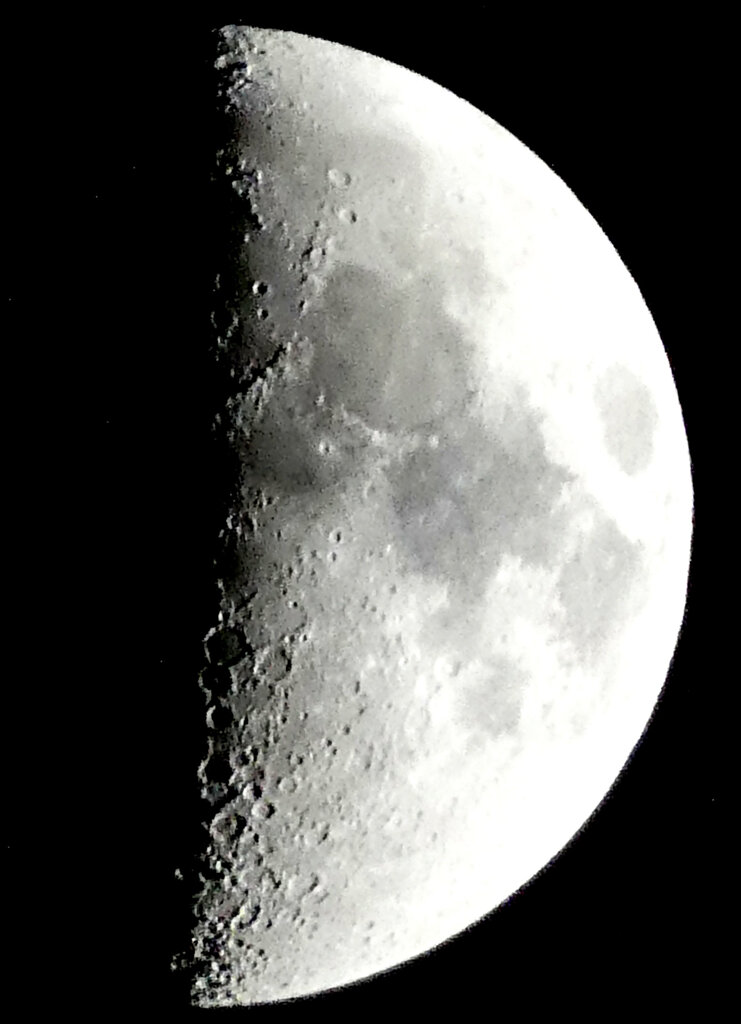 '18.12.15.19:19.の5枚を重ね画像処理した月